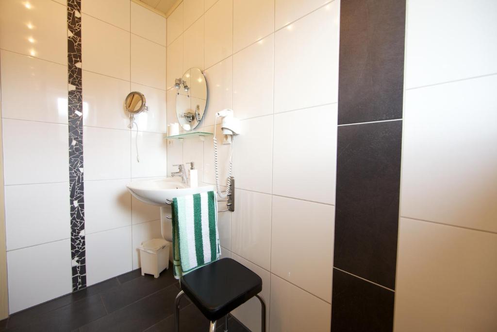 Kleines Landhaus Wendel Hotel Kapellen-Drusweiler Bagian luar foto