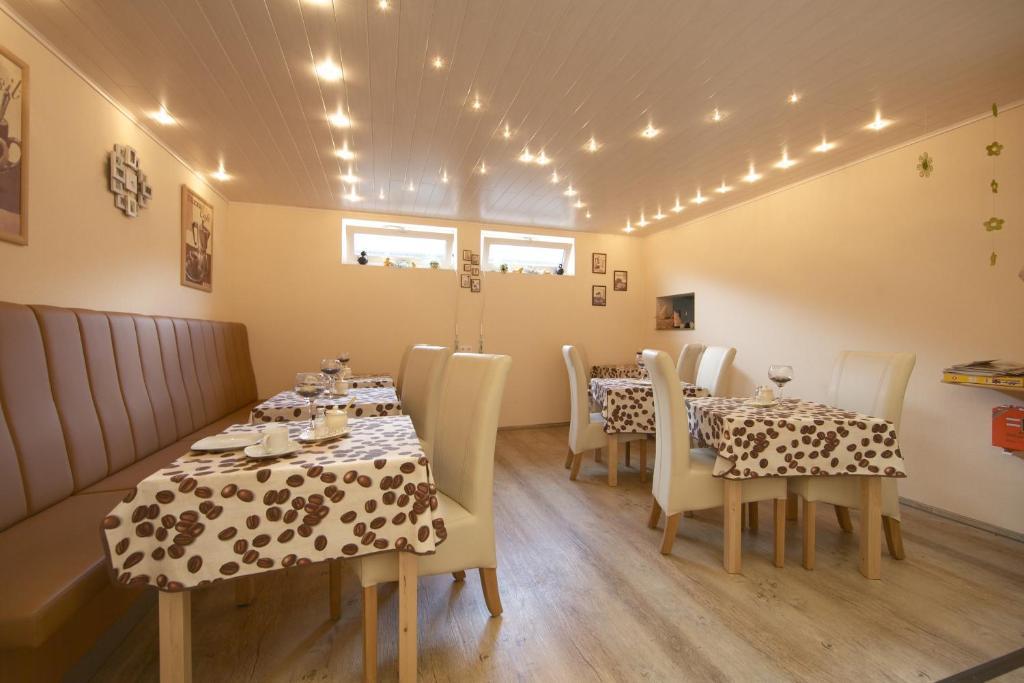 Kleines Landhaus Wendel Hotel Kapellen-Drusweiler Bagian luar foto