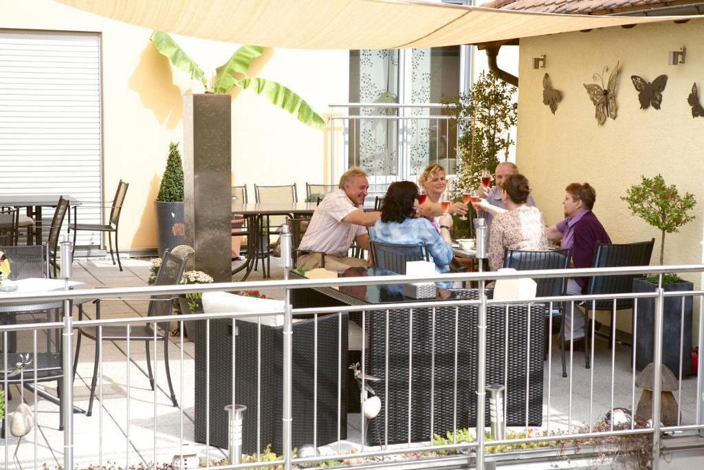 Kleines Landhaus Wendel Hotel Kapellen-Drusweiler Bagian luar foto